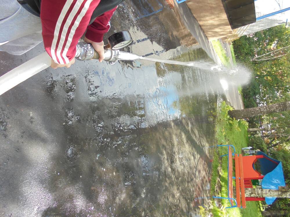 Испытание на водоотдачу пожарных кранов детского сада «Детство»