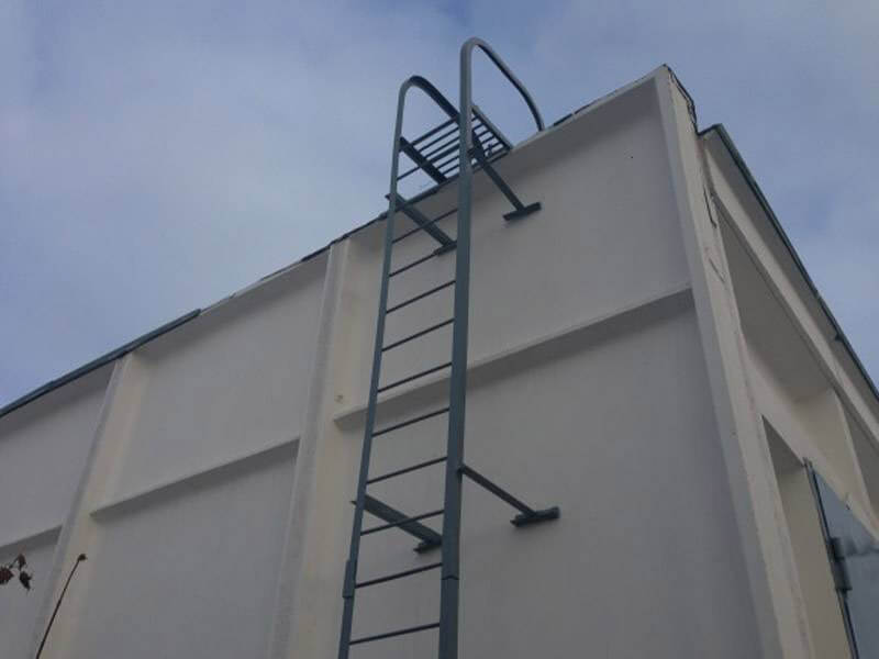 Вертикальные лестницы без ограждений П-1.1.  Допустимая высота конструкций не более 6 метров.