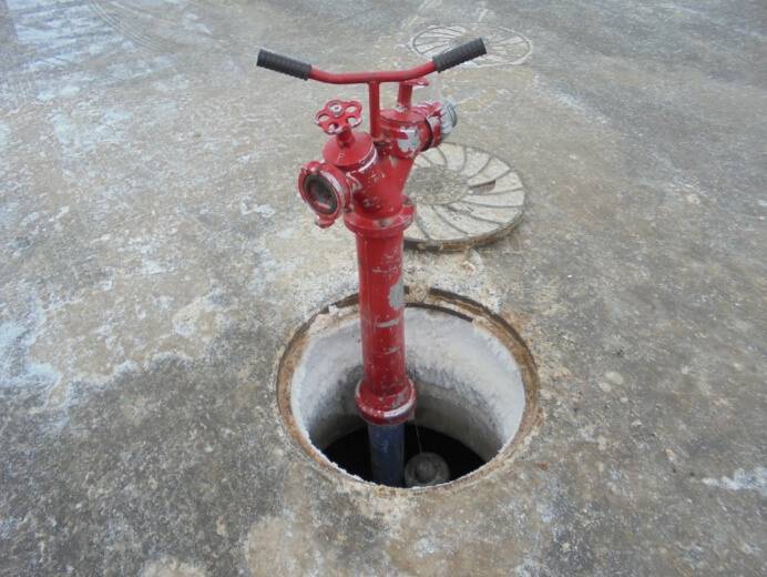 Проверка пожарных гидрантов на водоотдачу в ТК «Глобус»
