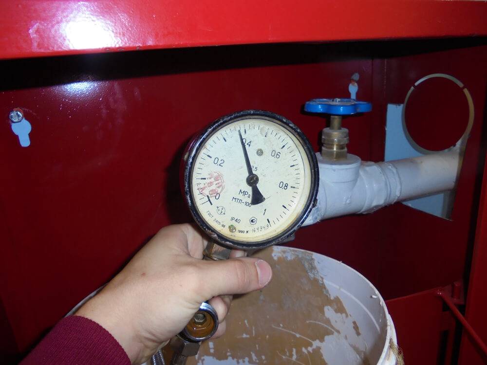 Испытание на водоотдачу пожарных кранов детского сада «Детство»