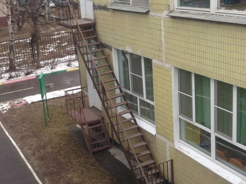 Испытания наружных пожарных лестниц смонтированных на фасаде здания