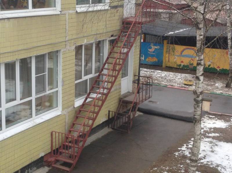 Испытания наружных пожарных лестниц смонтированных на фасаде здания