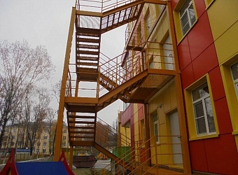 Испытания наружных пожарных лестниц пристройки к МАДОУ Детский сад №7 в Наро-Фоминске